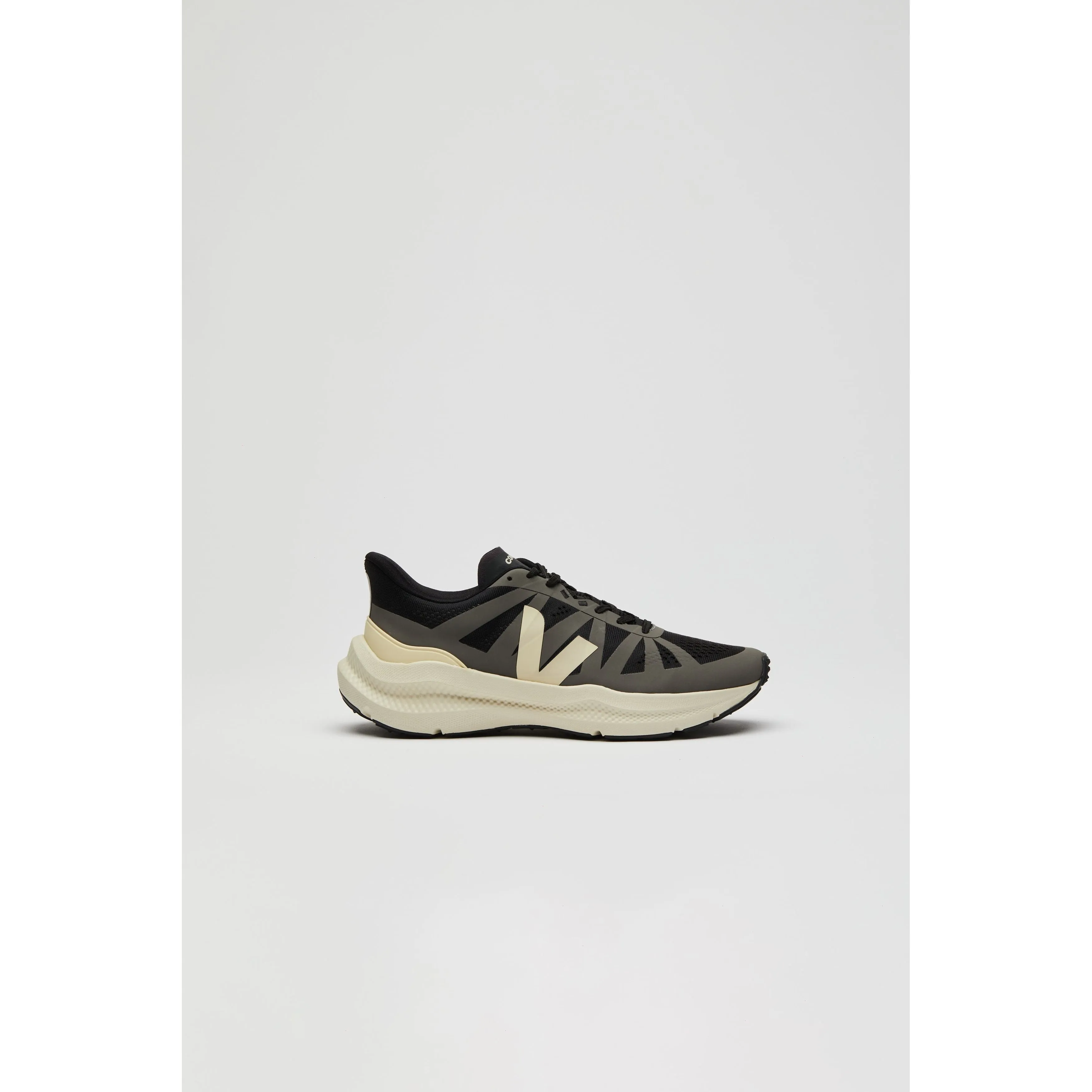 Veja Women's Condor 3 Engineered Mesh in Black Calcaire